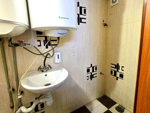 комерційна за адресою Щирецька вул., 60