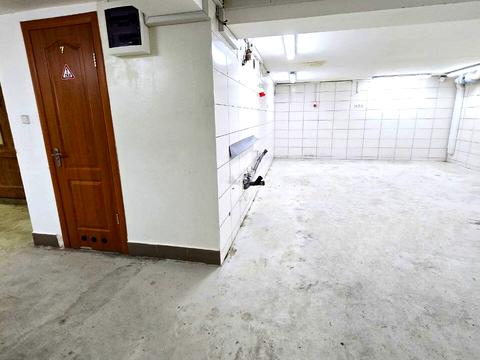 комерційна за адресою Щирецька вул., 60