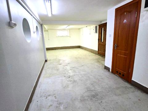 комерційна за адресою Щирецька вул., 60