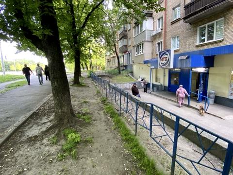 комерційна за адресою Ольжича вул., 4