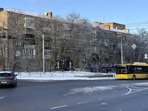 комерційна за адресою Ольжича вул., 4