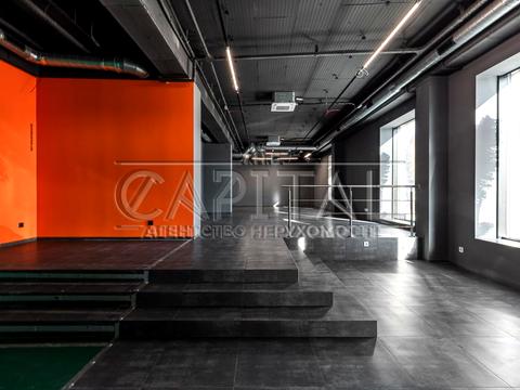 комерційна за адресою Миколи Міхновського бульв. (Дружби народів), 1