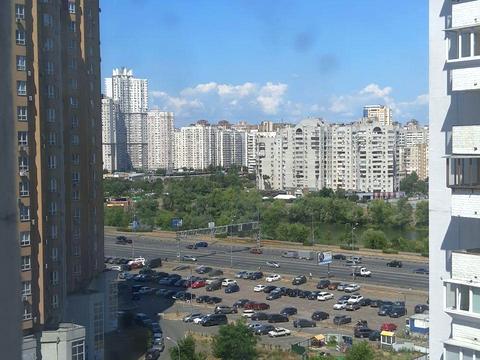 квартира за адресою Лариси Руденко вул., 3-А