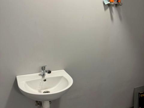 комерційна за адресою Покровська вул., 26