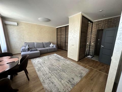 квартира за адресою Листопадова вул., 1