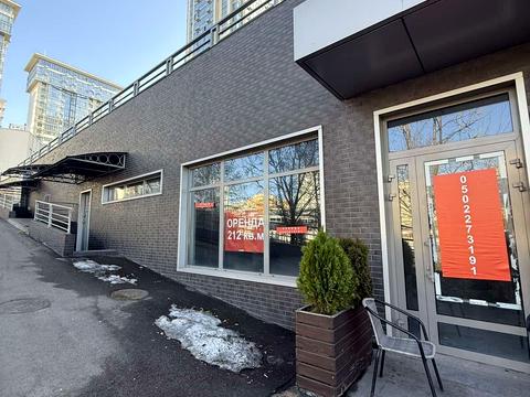 комерційна за адресою Трускавецька вул., 4а