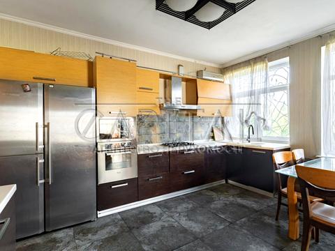 будинок за адресою Огіркова вул.