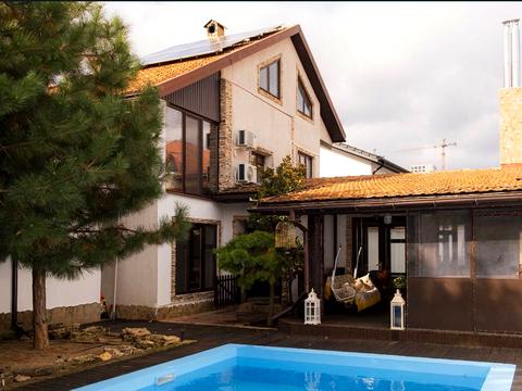 будинок за адресою Рожева вул.