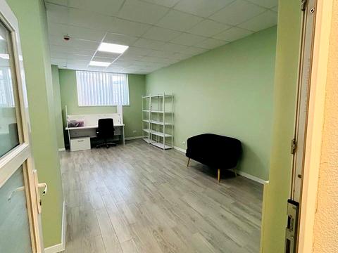 комерційна за адресою Карла Мікльоша вул., 15