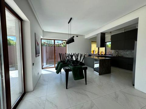 будинок за адресою с. Требухів, Броварська вул.