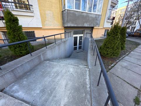 комерційна за адресою Плугова вул., 6а