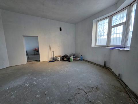 комерційна за адресою Плугова вул., 6а