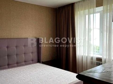 будинок за адресою Гідності вул. (Жертв Революції), 1