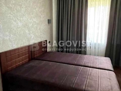 будинок за адресою Гідності вул. (Жертв Революції), 1