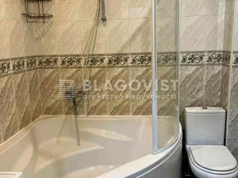 будинок за адресою Гідності вул. (Жертв Революції), 1