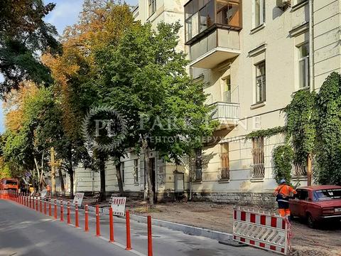 комерційна за адресою Петра Болбочана вул. (Командарма Каменєва), 4