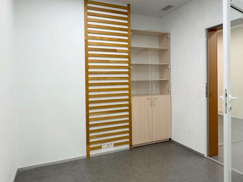 комерційна за адресою Анни Ахматової вул., 22