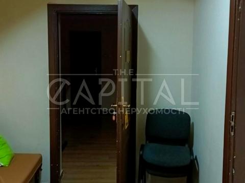 комерційна за адресою Жилянська вул., 5б