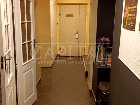 комерційна за адресою Жилянська вул., 5б