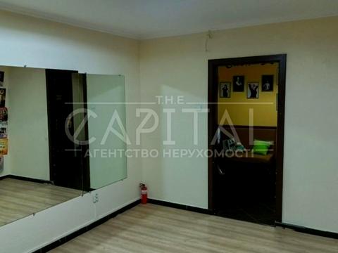 комерційна за адресою Жилянська вул., 5б