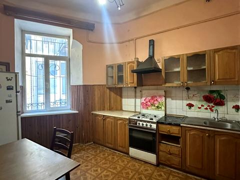 квартира за адресою Хорватська вул., 10