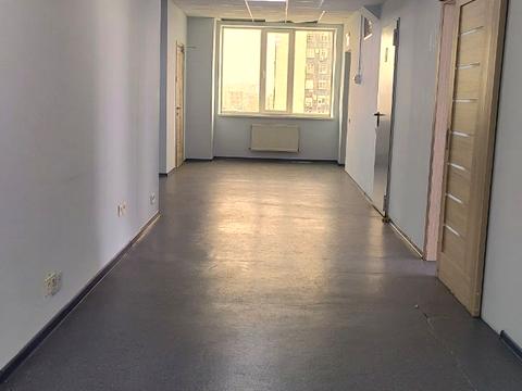 комерційна за адресою майдан Захисників України пл., 7/8