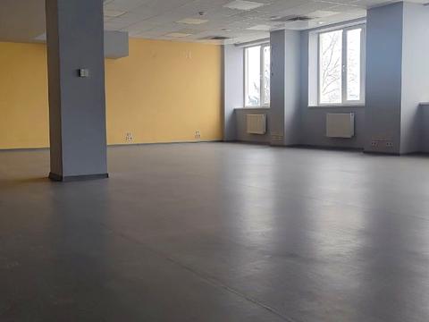 комерційна за адресою майдан Захисників України пл., 7/8