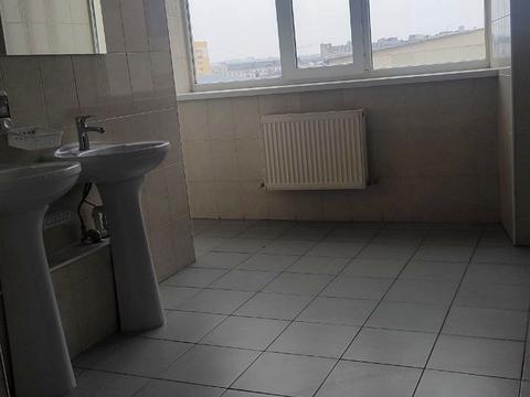 комерційна за адресою майдан Захисників України пл., 7/8