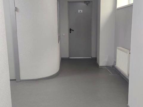 комерційна за адресою майдан Захисників України пл., 7/8