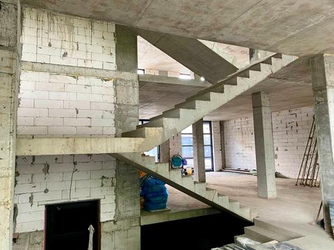 комерційна за адресою Грушевського вул., 32А