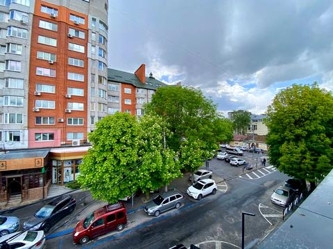 комерційна за адресою Грушевського вул., 32А