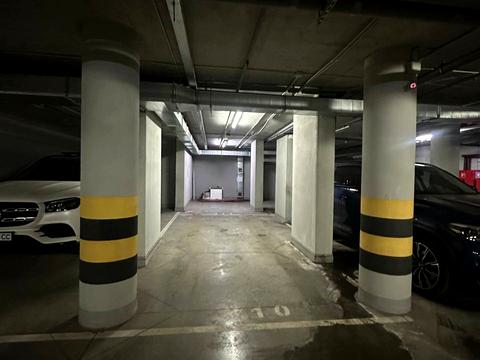 паркомісце за адресою Андрія Верхогляда вул. (Михайла Драгомирова), 20