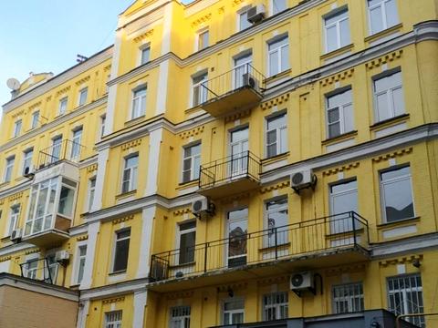комерційна за адресою Жилянська вул., 7