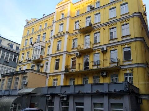 комерційна за адресою Жилянська вул., 7