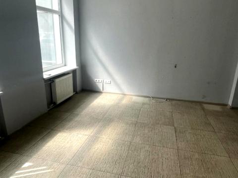 комерційна за адресою Жилянська вул., 7