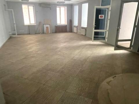 комерційна за адресою Жилянська вул., 7