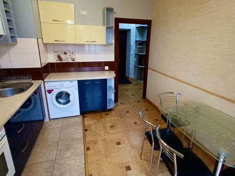 квартира за адресою Братів Міхновських вул. (Московська), 30