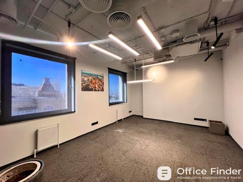 комерційна за адресою Володимирська вул., 12