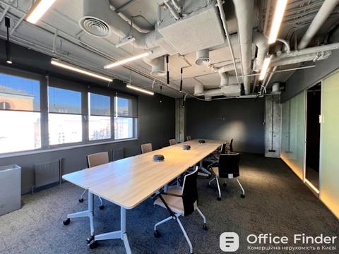 комерційна за адресою Володимирська вул., 12