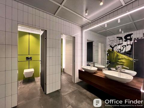 комерційна за адресою Володимирська вул., 12