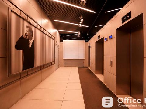 комерційна за адресою Володимирська вул., 12