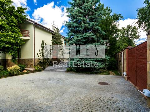 будинок за адресою Каштанова, 4