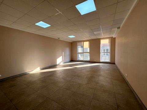 комерційна за адресою Соборна вул., 12