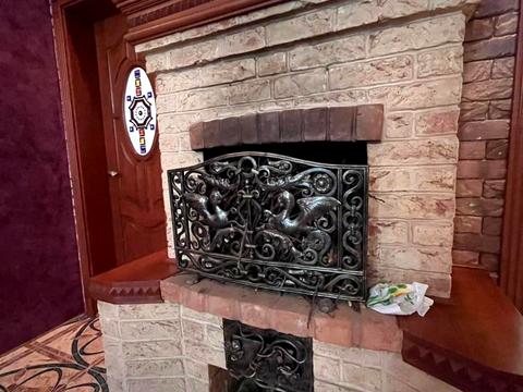 будинок за адресою Центральної Ради вул.