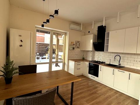 будинок за адресою Вишнева