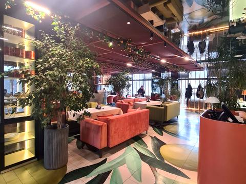 комерційна за адресою Сергія Скальда вул. (Комарова), 1