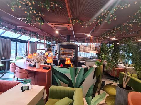 комерційна за адресою Сергія Скальда вул. (Комарова), 1