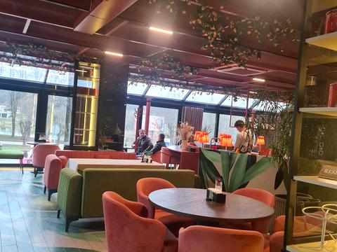 комерційна за адресою Сергія Скальда вул. (Комарова), 1