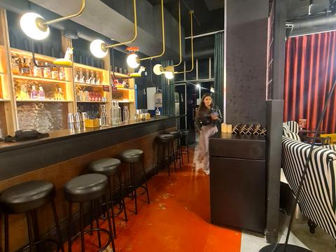 комерційна за адресою Сергія Скальда вул. (Комарова), 1