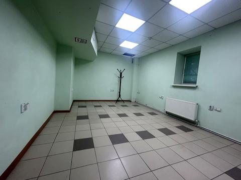 комерційна за адресою Келецька вул., 126